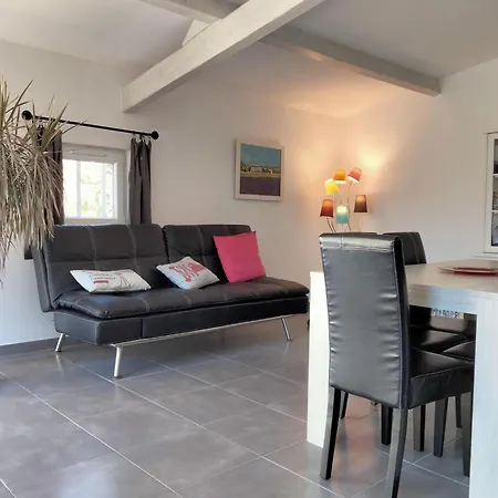 Les Platanes Holiday home